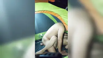 【小优的榨汁机】户外露营，帐篷内3P，连续2炮，小美女身材一流，静谧夜晚格外刺激，画面唯美刺激，人气登顶赚翻