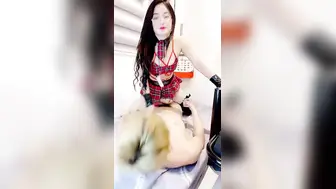 小黄毛大战眼镜御姐【中篇】情趣短裙，主动反攻骑乘，扶着小腰后入，一个多小时持续输出
