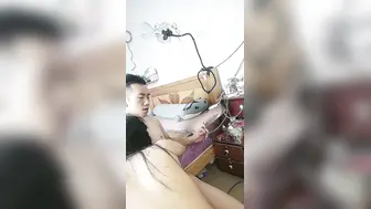极品小少妇露脸看着就有感觉【下篇】床上伺候大鸡巴哥，深喉口交表情好骚，让大哥多体位蹂躏抽插，浪叫不断真刺激