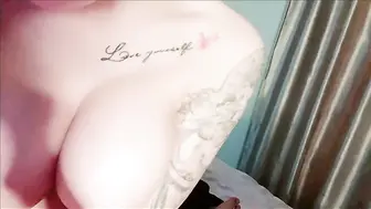 花臂纹身D罩杯小姐姐，奶子又大又圆，和炮友大晚上操逼，全程很主动，大屁股猛坐