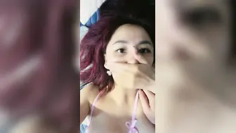 这妞真带劲，看着真骚全程露脸口交大鸡巴，让小哥后入爆草浪叫呻吟表情好骚，边草边吃奶淫声荡语叫的声好大
