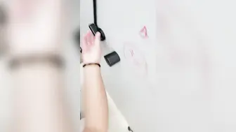 丰满巨乳妹子在公厕玩剧情，偶遇男子直接开干趴下深喉大屌撅起屁股后入啪啪