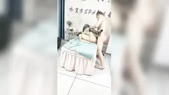 【诱惑的小女人】水宜方SPA养生会所，偷拍小少妇，坚挺美乳白又大，按摩完暴插骚穴浪叫