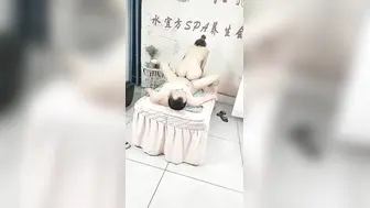 【诱惑的小女人】水宜方SPA养生会所，偷拍小少妇，坚挺美乳白又大，按摩完暴插骚穴浪叫