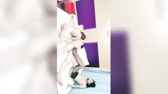 三两男女大秀5P激情开草【上篇】全程露脸丝袜口球玩滴蜡，吃奶舔逼口交大鸡巴，轮草抽插淫声荡语激情不断.