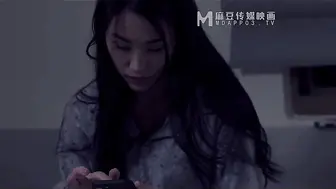 【麻豆传媒】夏晴子-季妍希-潘雨曦【暗黑圣诞节】交换伴侣同学会，高清720P原版首发【MDL-0004】