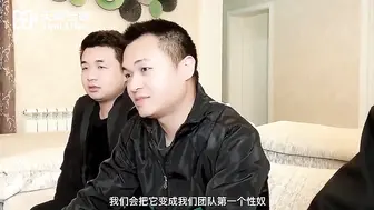 【天美传媒】王小妮【妈妈的性奴之路】性感少妇被儿子和同学调教成性奴，高清720P原版首发【TM0165】