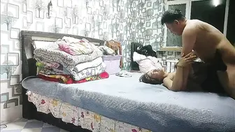 再约良家骚女，吃饱喝足再开操，开档黑丝猛扣穴，怼着大屁股尽情输出