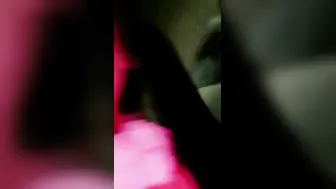 圣诞情趣装双马尾萌妹【下篇】无毛骚穴假屌爆插，黑色丝袜翘起双腿特写，玻璃棒猛捅，搞得小穴湿哒哒呻吟娇喘