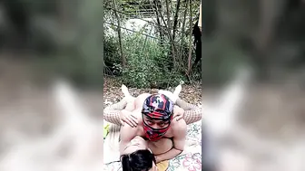 风和日丽小伙户外激情双飞【上篇】全程露脸丝袜情趣装口交大鸡巴，轮草两女大鸡巴好累，淫声荡语不断，精彩刺激