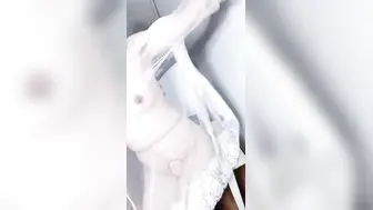 身材很棒的小少妇丝袜诱惑【中篇】全程露脸颜值不错换装诱惑，妩媚风情自己揉捏骚奶子自慰骚穴，浪荡呻吟不要错过