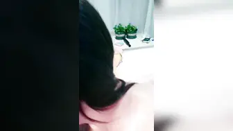 迷人的黑丝小奶猫全程露脸激情大秀，自慰骚穴呻吟勾搭大哥激情啪啪，口交大鸡巴被大哥草嘴，各种体位蹂躏