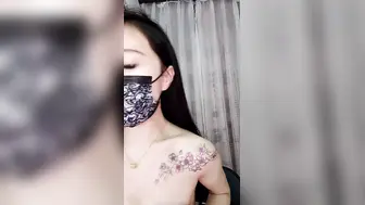 电臀女王来袭蜜桃臀马甲线【中篇】顶级美臀诱惑盛宴，椅子上假屌骑坐，扶着洗衣机扭动屁股，半脱下丁字裤掰穴极骚