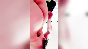 童颜巨乳丰满白皙大屁股电臀热舞【下篇】跟着音乐的节奏摇晃，实在欲罢不能，特写大美鲍，可遇不可求