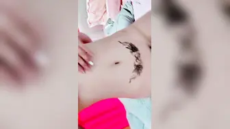 童颜巨乳丰满白皙大屁股电臀热舞【下篇】跟着音乐的节奏摇晃，实在欲罢不能，特写大美鲍，可遇不可求