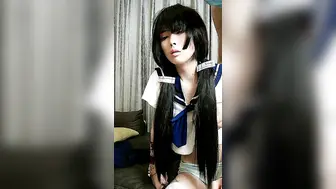 纹身少女跟两个小哥哥玩3P【下篇】露脸被小哥在床上各种抽插爆草玩弄骚穴，口交大鸡巴把自己都累换了还不被放过