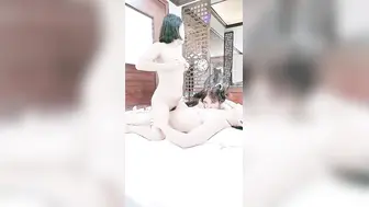 三兄弟互换老婆【下篇】玩得是真开放刺激！一个个婊子们爽得乐开了花！