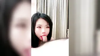 一男大战双女【中篇】双飞极品少妇，佩服小哥的体力，超多姿势把两个骚货彻底征服，很多姿势都没有见过