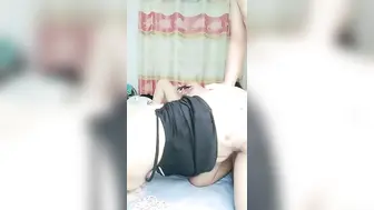 一男干三女，姐妹花加老丈母娘，小伙子真幸福，全程露脸激情啪啪，吃奶舔逼口交大鸡巴，轮草三女激情不断