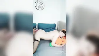三通美嫩模让小哥玩双飞好刺激，黑丝高跟诱惑全程露脸舔逼轮着给大哥口交，让大哥草了菊花草骚穴淫声荡语