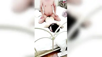 会所培训新人全程露脸激情5P【下篇】两小哥玩弄三个骚女，口交大鸡巴玩逼吃奶子，对着镜头一起抽插多体位玩弄刺激