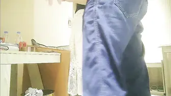 【老马打螺丝】白色长裙极品少妇，韵味十足，撩起裙子揉穴，站立拉着手后入