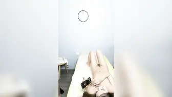 【权少很骚呢】清纯系妹妹上场，肤白貌美小仙女，害怕叫得太大声还捂着嘴，蜜桃臀后入观感极佳，精彩佳作