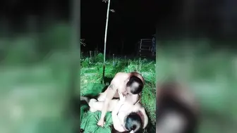 【深夜户外强奸闺蜜-下篇】夏天到了，适合野外群P，两男两女淫乱聚会，小姐妹在空旷田野肆意狂叫