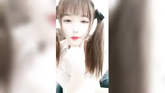 【小虎牙极品清纯萝莉-衬衣长裙裸舞篇】双马尾笑起来超甜，喜庆红色情趣装，拨开内裤扣穴，衬衣长裙换装诱惑，一线天馒头美穴特写