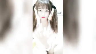 【小虎牙极品清纯萝莉-衬衣长裙裸舞篇】双马尾笑起来超甜，喜庆红色情趣装，拨开内裤扣穴，衬衣长裙换装诱惑，一线天馒头美穴特写