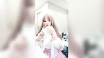【异国风情艳舞】高颜值妹子，全裸展现模特身材，白皙大奶，自慰粉木耳十足诱惑