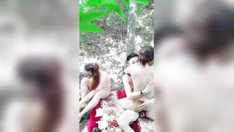 【户外淫乱4P】姐妹跟着姐夫和帅哥粉丝户外群交，骚劲上来忍不住加进去一起淫乱抽插互操