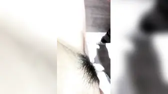 【KTV啪啪】KTV里的香艳一夜，迷人的小姐姐呀，00后小萝莉，酒精和音乐的双重刺激下，被咸猪手撩拨得发骚，洗手间脱光无套插嫩穴内射真爽天