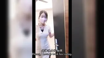 好不容易等到老公加班，终于可以跟大屌的做爱了。做到一半老公竟然打过来