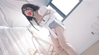 【丝米】《沦为狗奴的小叶》OL娇美男娘小叶，取外卖却遭遇入室捂晕！吊绑、马具口球羞辱！口水不止…下面被反复寸止蹂躏，驷马无情折磨，要沦为狗奴了哦，小叶却满眼的期待……