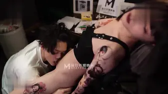 强欲刺青师MMZ-039清纯外表下的激情放荡