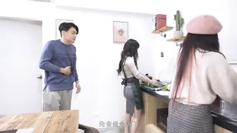 麻豆传媒映画，MD-0128 夏晴子 沈娜娜 淫乱3P团圆火锅.色欲姐妹与姐夫的三人混战