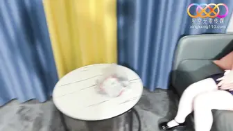 嫩妹暑假兼职主动为客户提供性爱