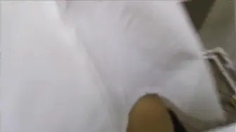 波哥盛世大厦和刚下班的银行小白领在洗手间一边和王经理打电话一边开草高清无水印