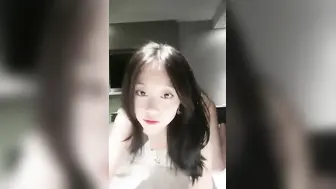 清纯妹子床上那么骚 掰开小穴讨干