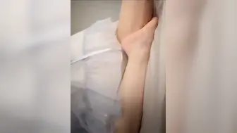江南第一深情-夜店认识蓝白裙大胸妹，把大屌放进去照顾她的小穴