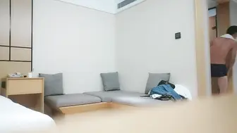 少妇大长腿奶子不小，穿上情趣透视装网袜，掰穴深喉骑乘打桩