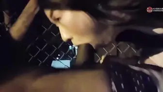 广州乳钉少妇与黑人男友性爱大黑屌疯狂深喉插的少妇干呕