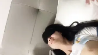 调教制服母狗，用小穴温暖大鸡巴