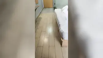 酒店开房和岳母乱伦大屁股熟女老骚货饥渴不要不要的大屌猛插直接内射骚逼