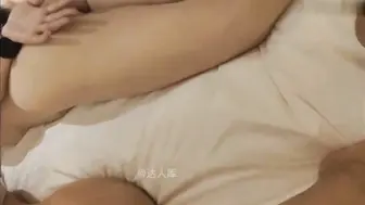 重磅推荐 第二炮 真实换妻淫乱群交 互相交换两根屌轮流舔 操到受不了
