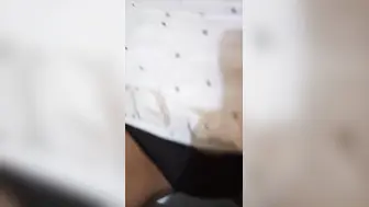 表姐真的骚起来，在床上等我，看见鸡巴直接开舔，真是床上高手，我要被她逼疯了。