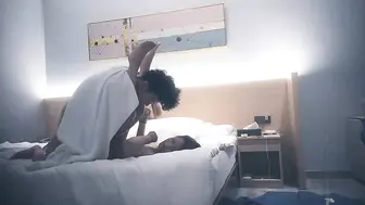 探花-约双胞胎，先操妹妹再到姐姐，两人扛不住大鸡鸡，差点打起来