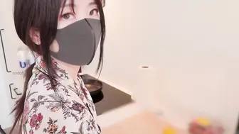玩偶姐姐HongKongDoll女神丝袜足交 巨屌被夹到射精喷满脚心