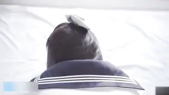 哥哥趁父母不在家，诱骗妹妹狠狠干粉穴